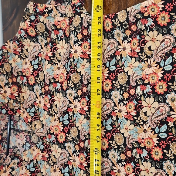 Floral Short Sleeve Blouse - Picture 5 of 6